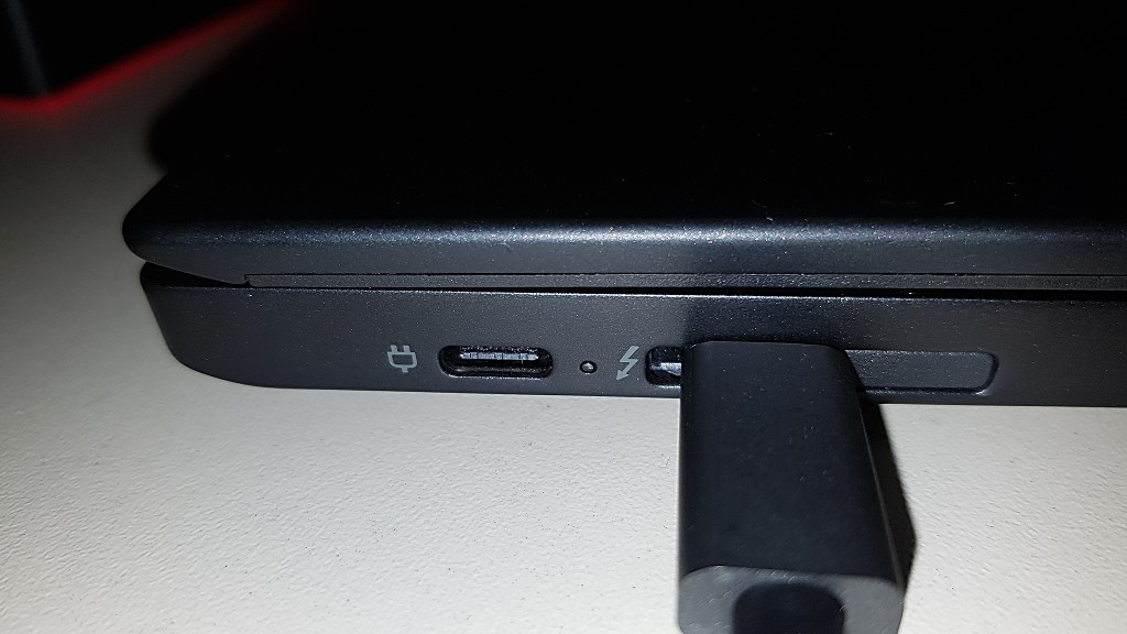 thunderbolt-ports.jpg